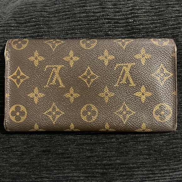 Authentic Louis Vuitton Sarah Monogram Wallet - Picture 3 of 12